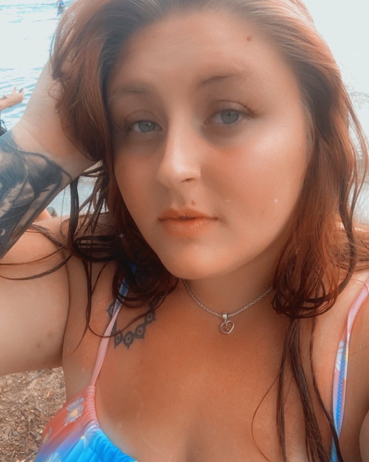 GreenGoddess104's tweet photo. I’m going to spend today soaking up the sun while you beg to stare at my pics 😂💕

Findomme Findom https://t.co/wnVY3JwcaL
