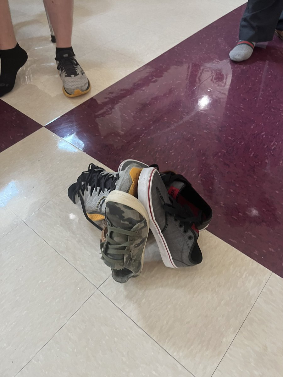 _Maddy_Maslow_'s tweet photo. Structure built out of shoes
Reflection, not in the mirror 
Parking lot selfie 
Bouquet of flowers 
#princetonpantherpride2024
#phsgreen https://t.co/GuNFZiSVl9