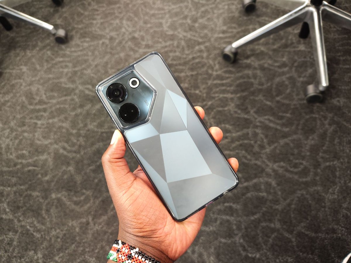 NicKanali's tweet photo. Tecno #Camon20Pro https://t.co/YORZ7G9LlG