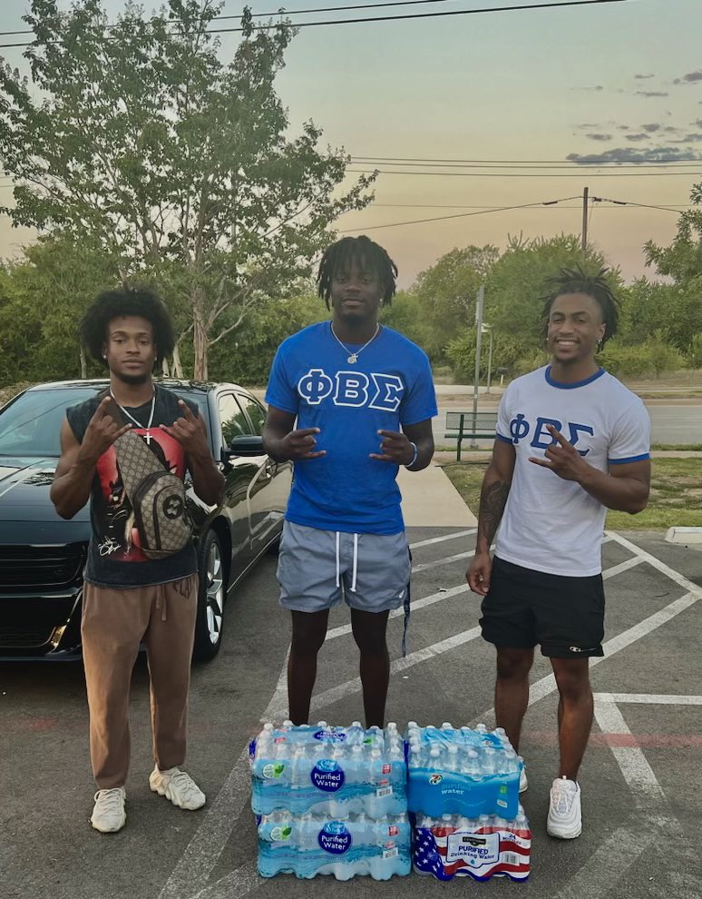 Yesterday, Brothers stopped by Our Daily Bread Homeless Shelter to donate packs of water. They’ve been in need of more due to the high temperatures and scarcity of water. 

#CultureForService 🤘🏾