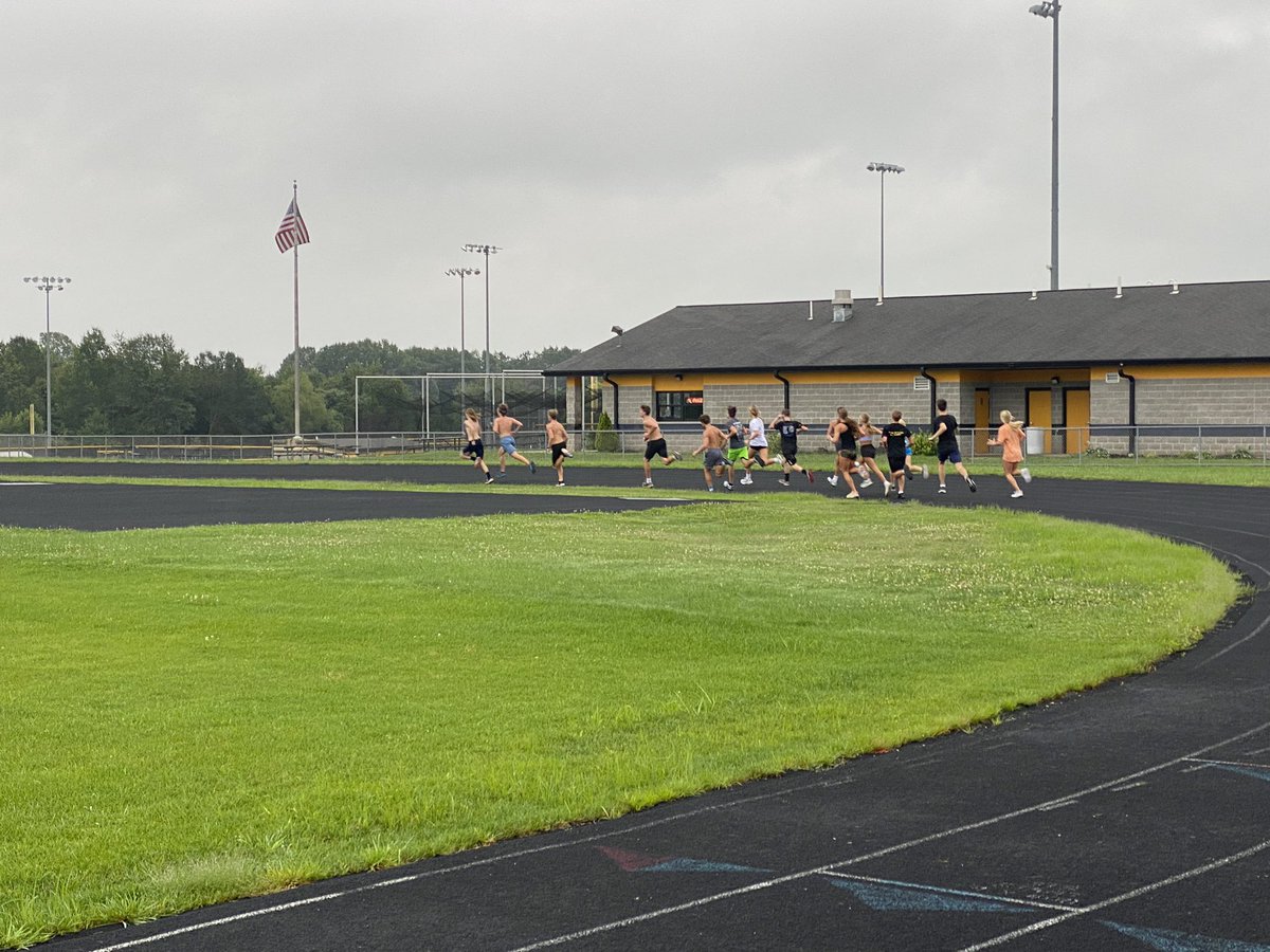 CoachGYates's tweet image. First day of #fultonhornetsxc is in the books.  #fultonproud @emily_knipe