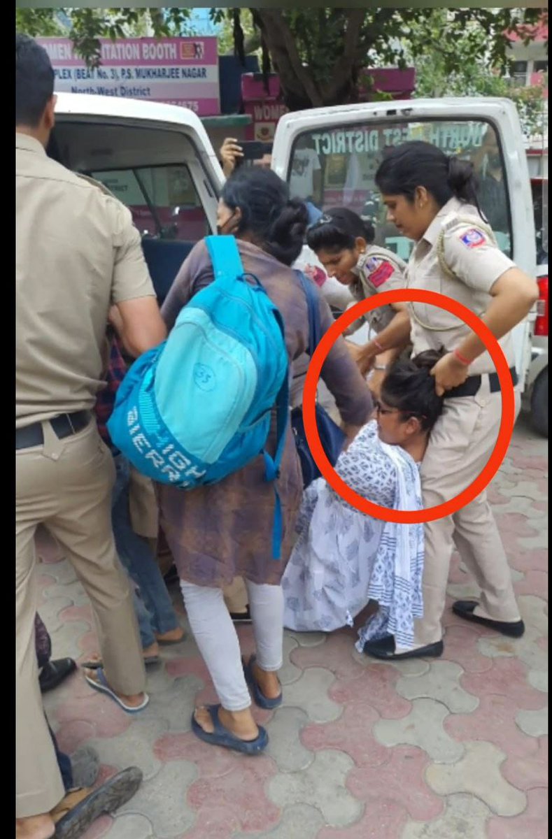 UpscExtra's tweet image. In the pursuit of education and justice, a jarring contrast arises. As &apos;Save the Daughter, Educate the Daughter&apos; echoes, a peaceful protester gets detained. The question remains - will their voices be heard @narendramodi ji #CovidCompemsaroryAttempt
#unfairCsat2023 #ExtraAttempt
