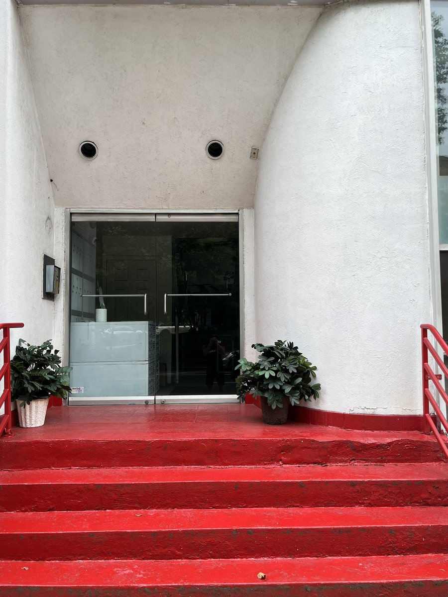 This kooky postmodern gem is officially for sale. It was designed by Alfred Liu (Same architect as the Wah Luck in Chinatown).

His office is contained within the building. However, I’m not certain he still practices.

aepa.com/president.html

#DC