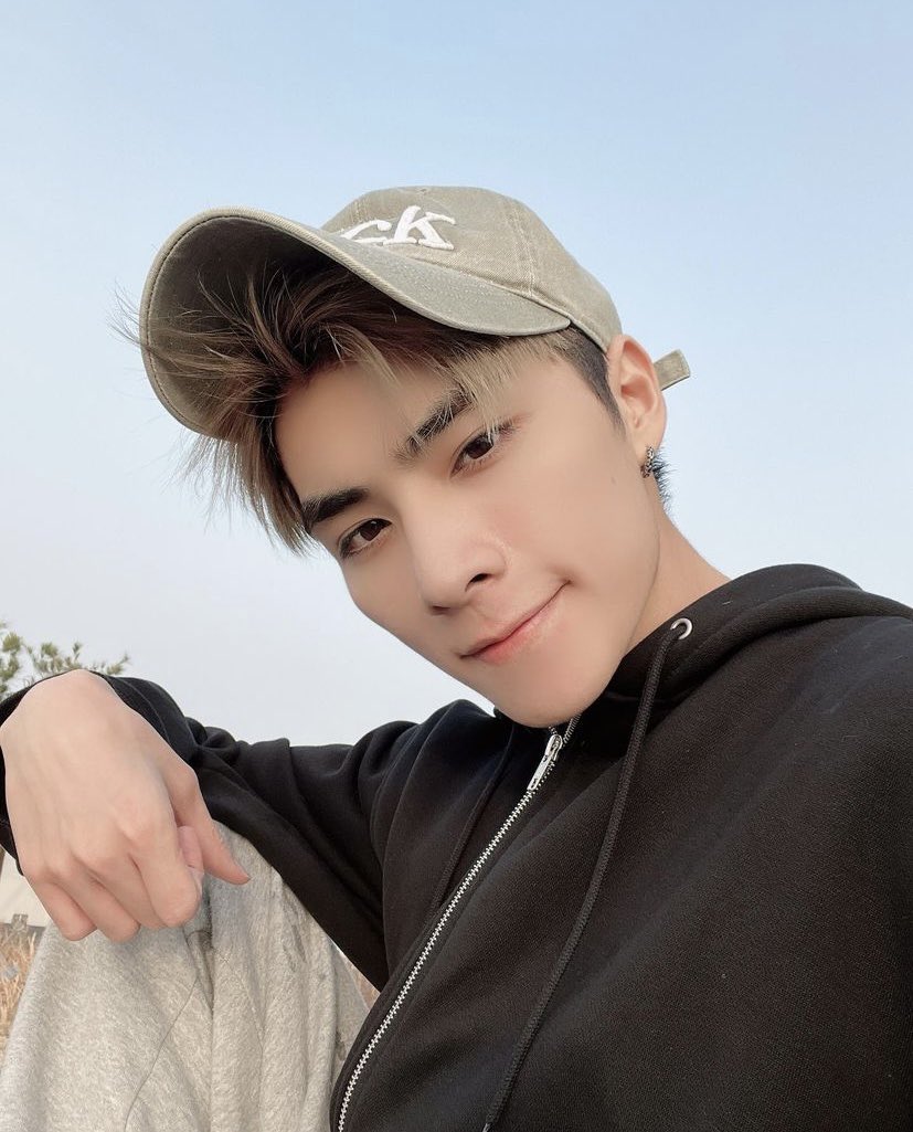 셀비 tweet media