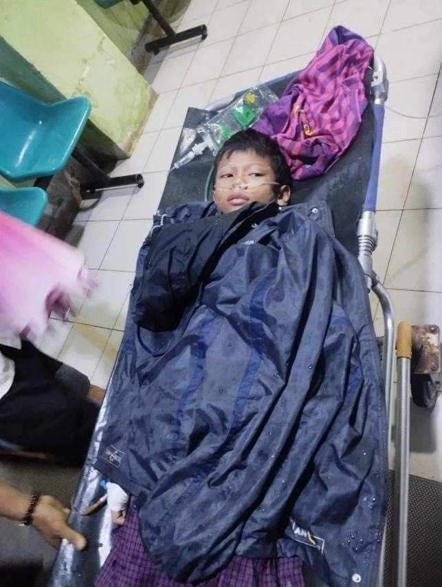 Tiam1702's tweet photo. SAC troops shelled artilleries in ward No.3, Myawaddy tsp, Karen state yesterday, resulting in injuring of some residents including a child. #HelpMyanmarIDPs #2023JulAug7Coup #WhatsHappeningInMyanmar https://t.co/3CjB9UkLGV