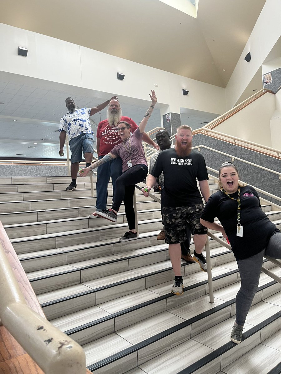 _Maddy_Maslow_'s tweet photo. In a line
Charlie’s Angels 
Sliding 
High-fiving 

#princetonpantherpride2024
#phsgreen https://t.co/ArnXdqsbfv