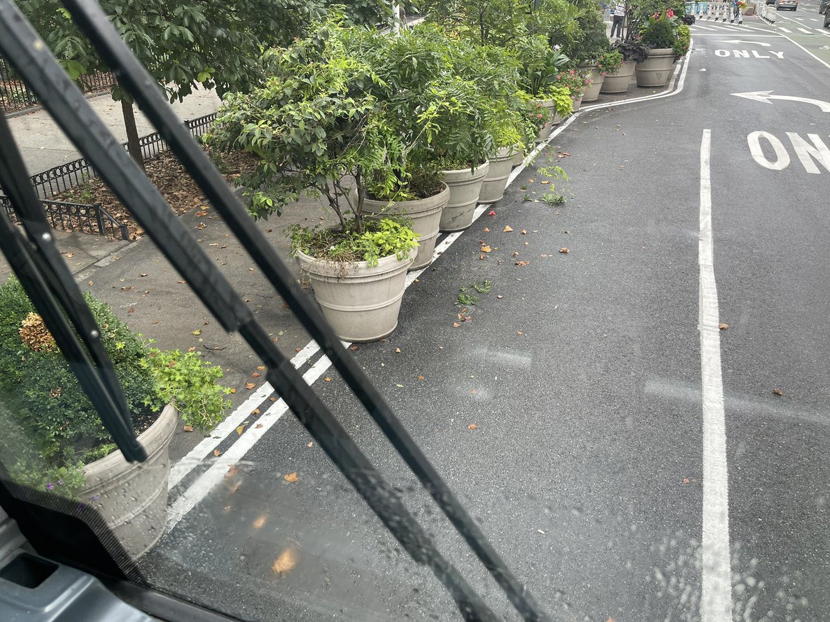 LfgaBOOM's tweet photo. @MTA @nyc311 
This is the bus layover parking spot on 5th between 23rd and 25th The construction on 23rd between Madison and park has taken away that layover area, leaving very little layover spots left. Not sure who’s in charge of these planters but it’s a little ridiculous. https://t.co/LHx5HNvELH