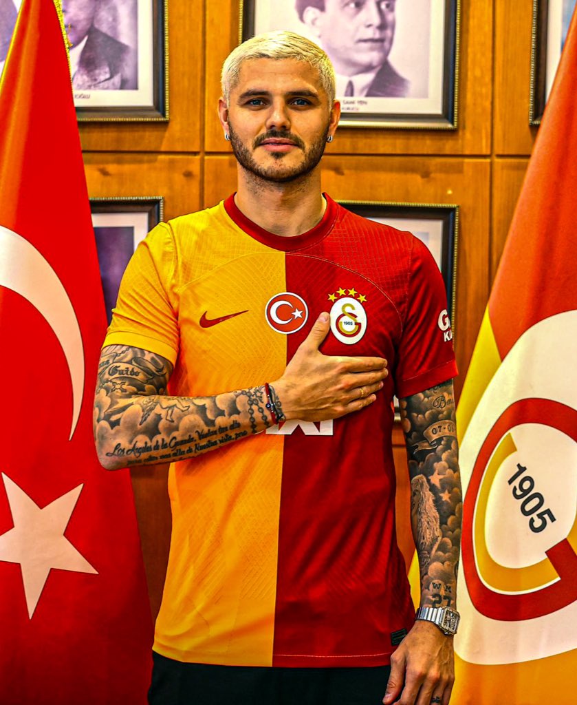 Hello, my <a href="/GalatasaraySK/">Galatasaray SK</a> family. I have an amazing surpirese for you. I want to thank you for the support and love you always gave me, for making me part of the family.

RT and LIKE if you want to know what the surprise is. follow me. 
💛🦁❤