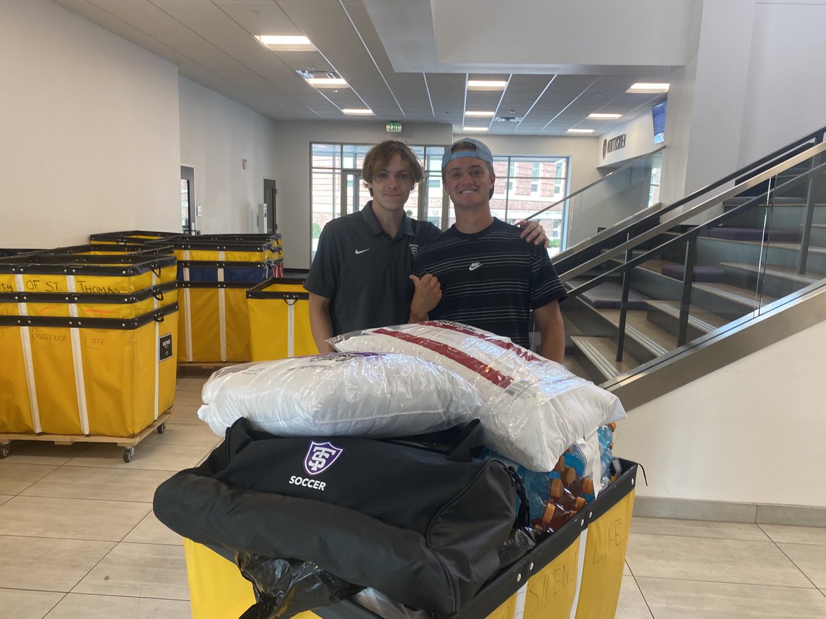 TommieMSoccer's tweet image. Player arrival - off we go ⚽️ #prideintheprocess