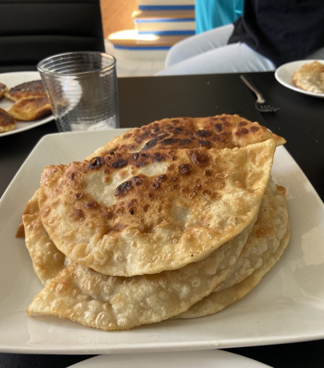 Did you know #chebureki is the national dish of the #CrimeanTatars? In recent days, I had the pleasure of being treated to this #comfort #food in the home of Crimean Tatars in the US #CrimeaisUkraine #чебуреки #КримцеУкраїна #Крим🥰🥰🥰
