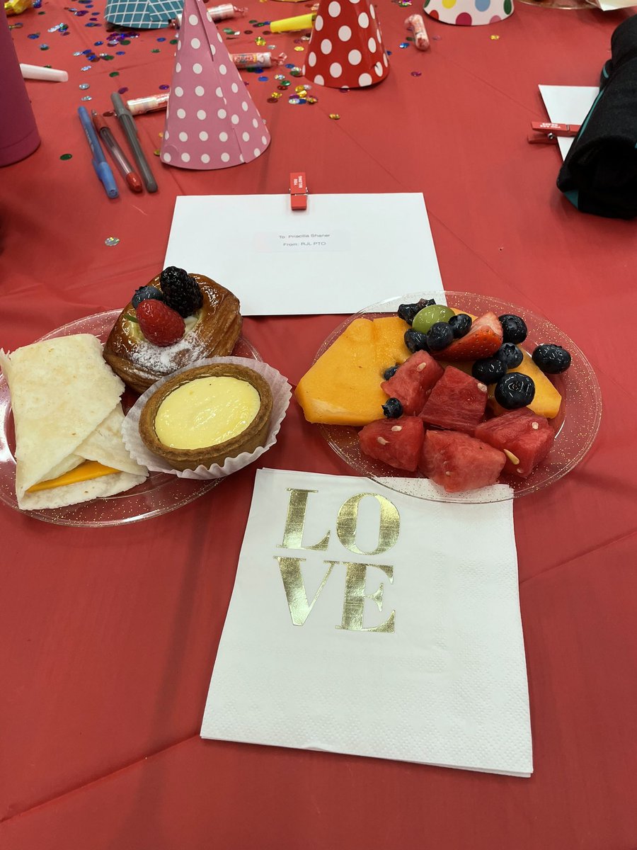 Thank you <a href="/FamiLeePTO/">Lee PTO</a> for breakfast and the card! #rjlyear10 #rjl10ve