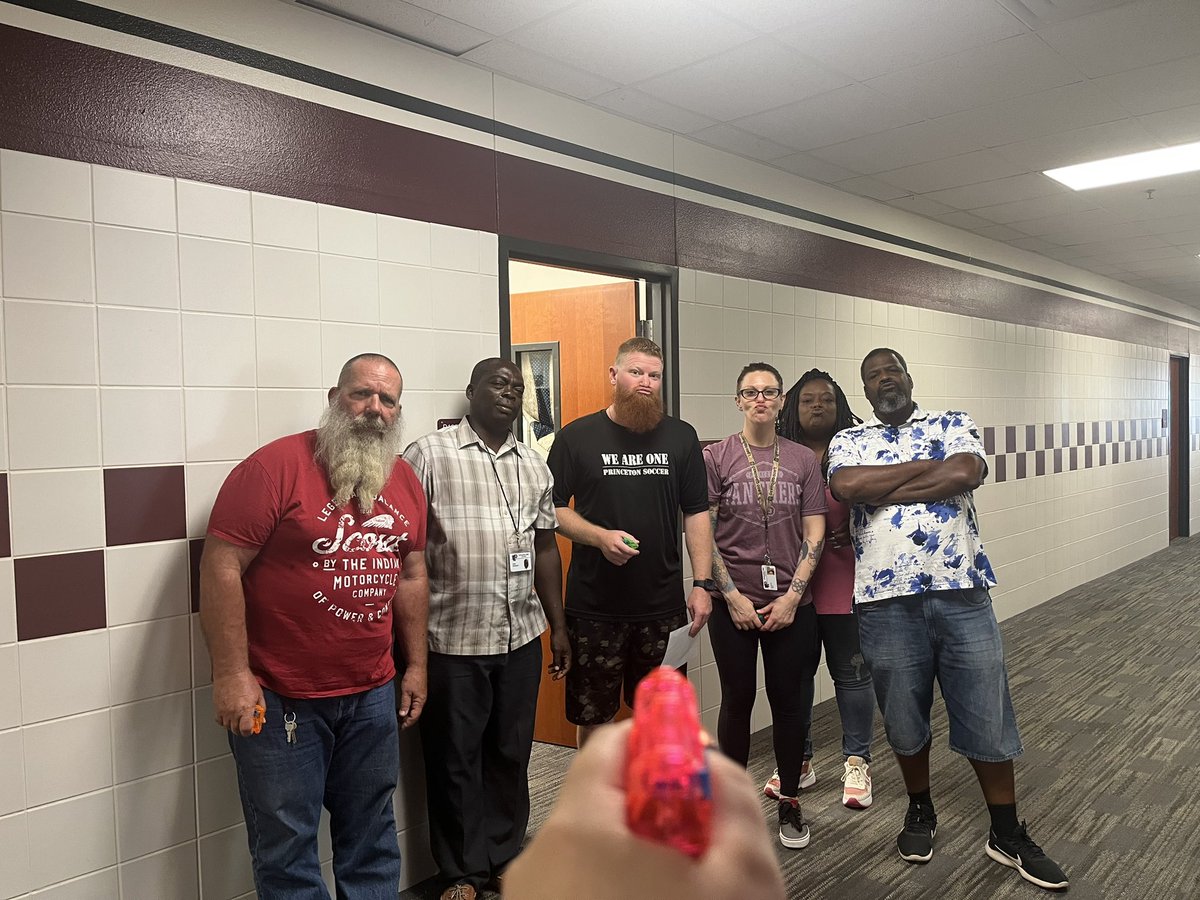 _Maddy_Maslow_'s tweet photo. Acting like a statue
Making a duck face 
Yoga poses 
Small space 

#princetonpantherpride2024
#phsgreen https://t.co/PqQIWC281J