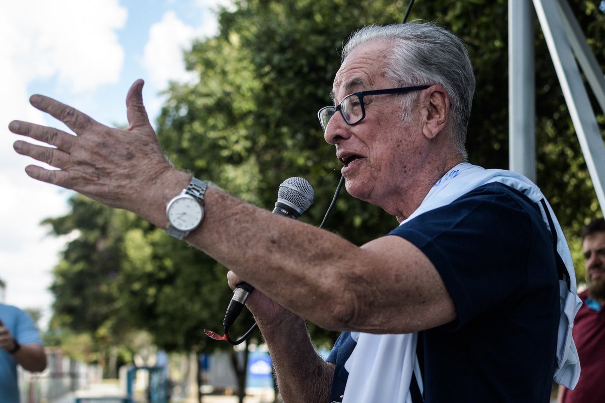 Cruzeiro's tweet photo. 🥳🎙️Hoje é aniversário da voz “mais vibrante”, Alberto Rodrigues, que completa 84 anos! Uma carreira narrando os momentos históricos do Cruzeiro. Parabéns e vida longa! 

Qual é a narração dele que mais te marcou? https://t.co/F5tN8d9IdD