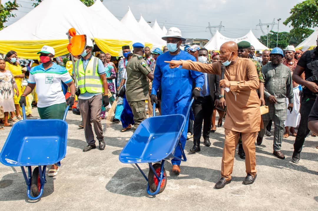General_Oluchi's tweet photo. In all the places Festus Keyamo visited in Texas, US last year, did he see anyone pushing a wheel barrow or cutting grasses with a machete? This is the rubbish Nigerian Ministers are good for, and Nigerians let them! 

As much as I want Nigerian leaders to do the barest minimum development for the people, I don’t think I can ever hold a public office in Nigeria because the wicked and unscrupulous politicians are more in numbers than well-meaning Nigerians. Consequently, I’d be frustrated or even killed for calling out their bs 24/7. If I work with someone like Keyamo, he might plot my kidnap for daring to ask why he provided these to 21st century Nigerian youths. 

Nigeria is too rotten for any development to thrive unless Peter Obi removes them all from office.