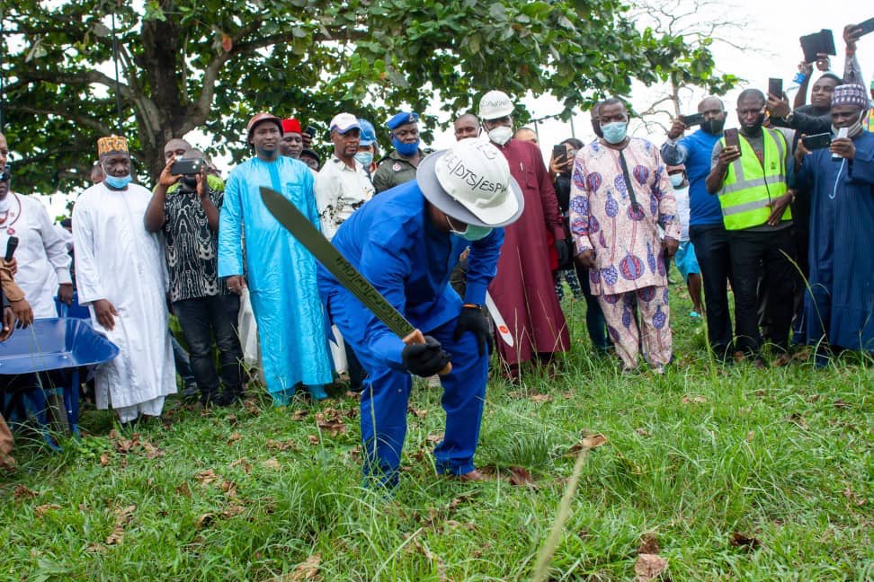 General_Oluchi's tweet photo. In all the places Festus Keyamo visited in Texas, US last year, did he see anyone pushing a wheel barrow or cutting grasses with a machete? This is the rubbish Nigerian Ministers are good for, and Nigerians let them! 

As much as I want Nigerian leaders to do the barest minimum development for the people, I don’t think I can ever hold a public office in Nigeria because the wicked and unscrupulous politicians are more in numbers than well-meaning Nigerians. Consequently, I’d be frustrated or even killed for calling out their bs 24/7. If I work with someone like Keyamo, he might plot my kidnap for daring to ask why he provided these to 21st century Nigerian youths. 

Nigeria is too rotten for any development to thrive unless Peter Obi removes them all from office.
