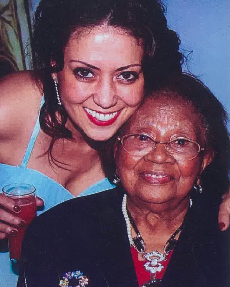 O regresso ao início da Casa Guilhermina - amanhã às 10h no YouTube 🤍🥲 (Mázia e Avó Guilhermina, circa 2015)