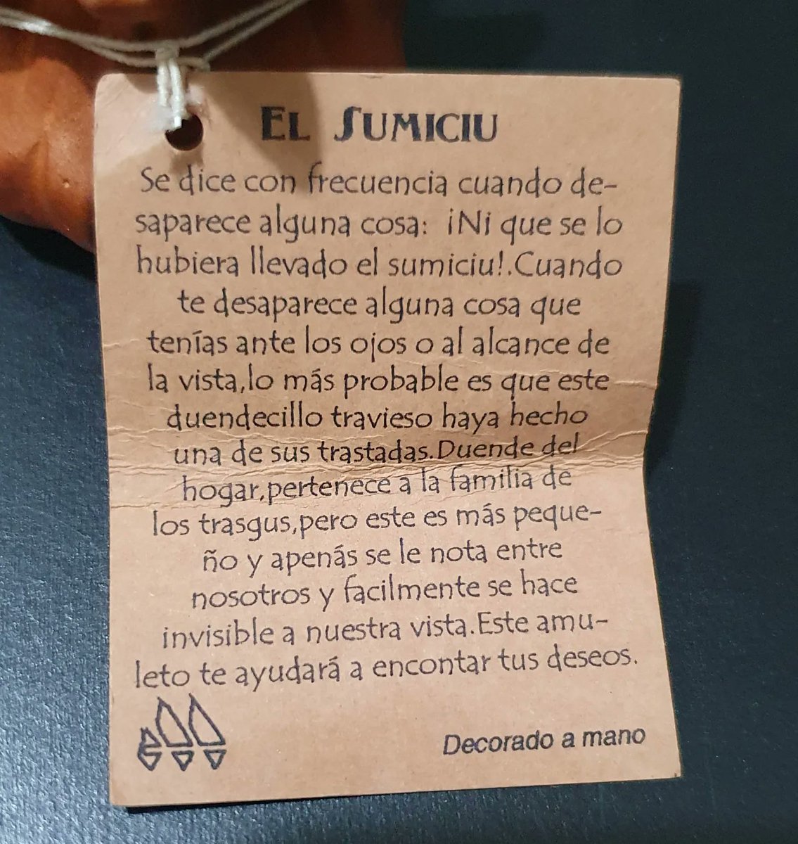 HarLe_o3o's tweet photo. De vuelta de vacaciones por Asturias. No tuve flechazo con ninguna figura de Trasgu así que me traje una postal pero ese pequeño Sumiciu sí que me enamoró totalmente así que se vino a casa 🥰 Ya iré enseñando más cosillas y sitios que visité 🙃
#trasgu #sumiciu #haveaniceday https://t.co/pglAYohCgR