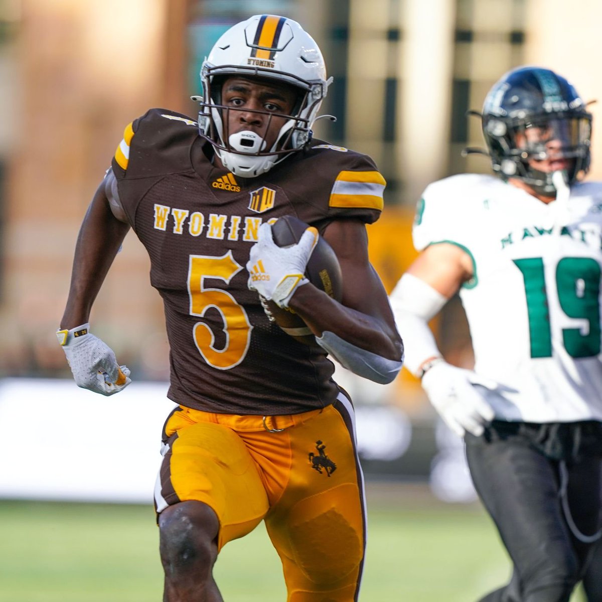 Isaiah Neyor was a monster against zone coverage for Wyoming during the 2021 season. -26 REC, 618 YDS, 10 TDs (Led FBS) -88.3 REC Grade (Led MWC) -193 YAC, 7.4 YAC/REC (3rd in MWC) -3.57 yards per route run (LED MWC) -9 contested catches (2nd in MWC)