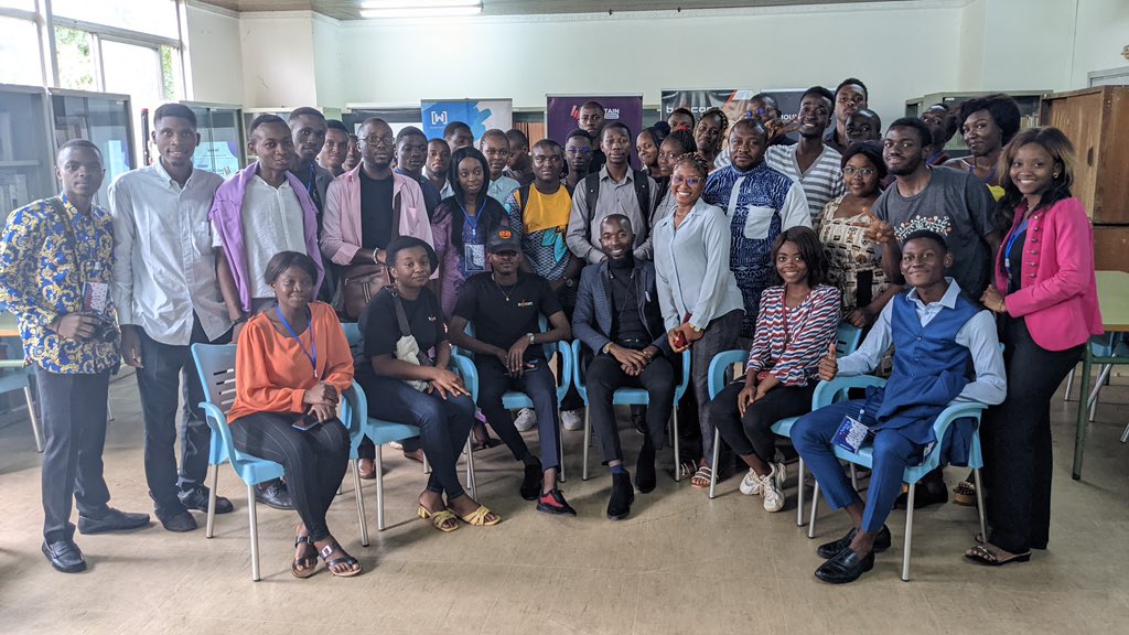 EdmondMakolle's tweet photo. Lors de la première journée, les différentes entreprises qui ont accepté notre invitation se sont présentées auprès des étudiants, et on a clôturé avec une table ronde et débat autour du thème.
Lien tofs: https://t.co/UHX2BhVyoC
#JUIN2023
#Comsas https://t.co/eknPPe17BN