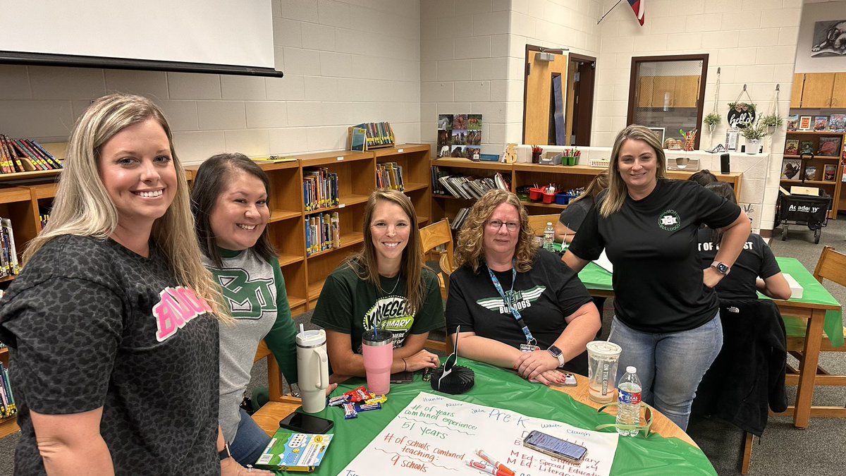 TraceyTerry1's tweet photo. Team Prek #bulldogbeat #NormaKrueger https://t.co/BlI4EXoXgn