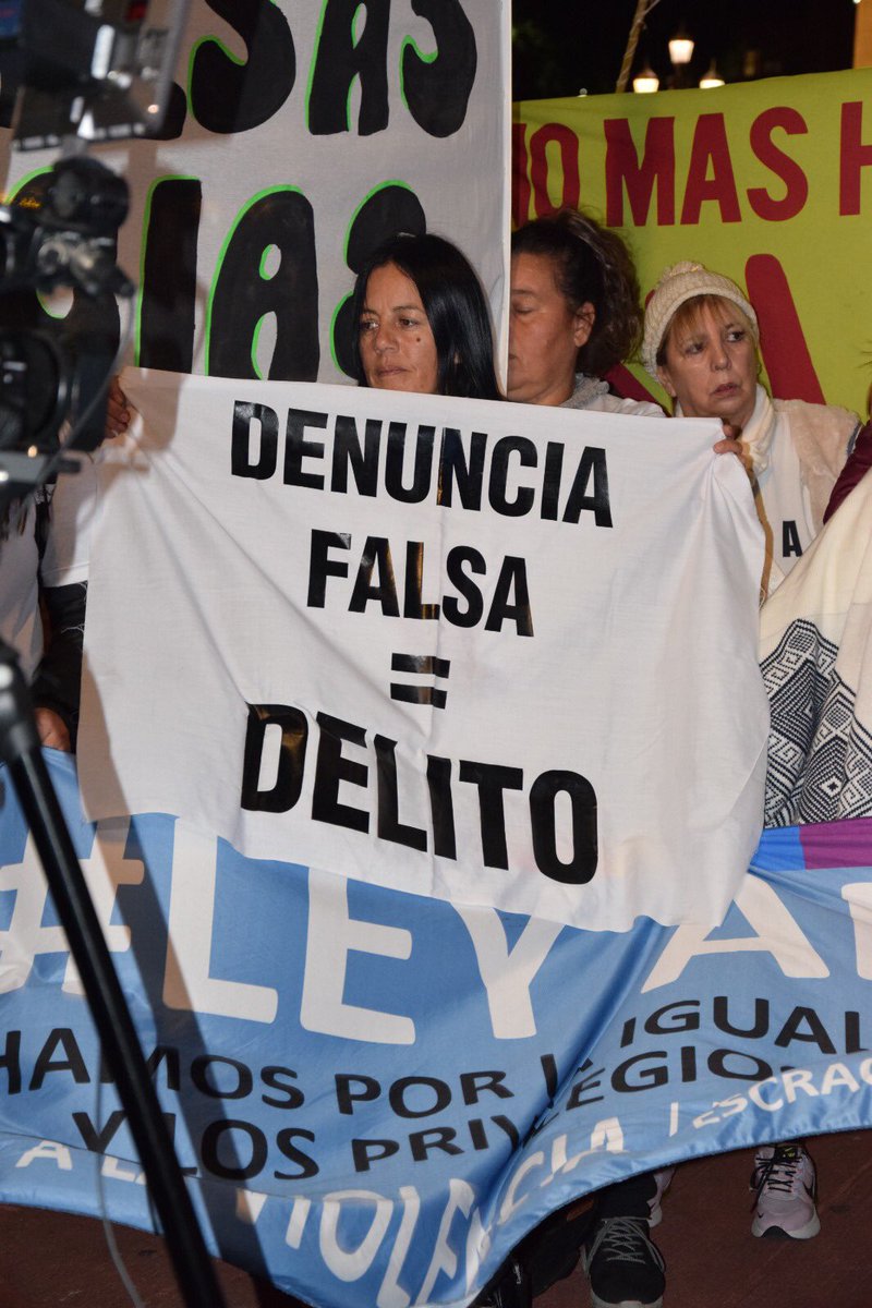 AndreGuacci's tweet photo. En #Cordoba y en todo el territorio Argentino hay MUJERES DE BIEN que enfrentan las #FalsasDenuncias de violencia de género, el principio de inocencia, la protección de los derechos de los niños.
Las víctimas de abuso existen. Las #FalsasDenuncias también y son DELITO

Mujeres que me representan @frentemujeresok