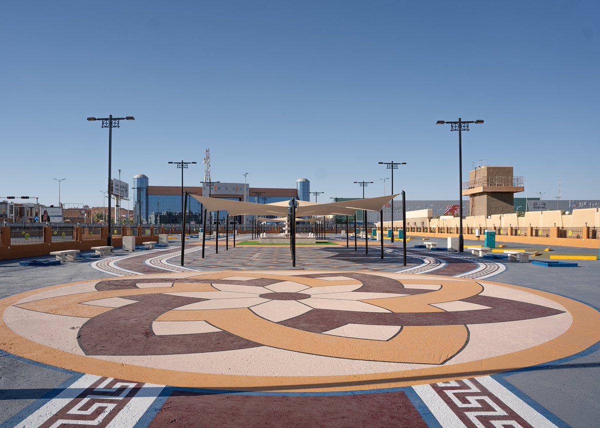 نسبة الإنجاز بلغت 90٪

#أمانة_منطقة_الجوف تــواصل
مشروع حاضنة الأعمـال بـوسـط 
سكاكا بمساحة  تتجاوز الـ5000 
والذي يحتوي على بـنيـة تـحتيـة 
متكاملة لدعم الشباب والعربات 
المتنقلة ومنطقة العاب ومنطقة
بلازا رئيسية.