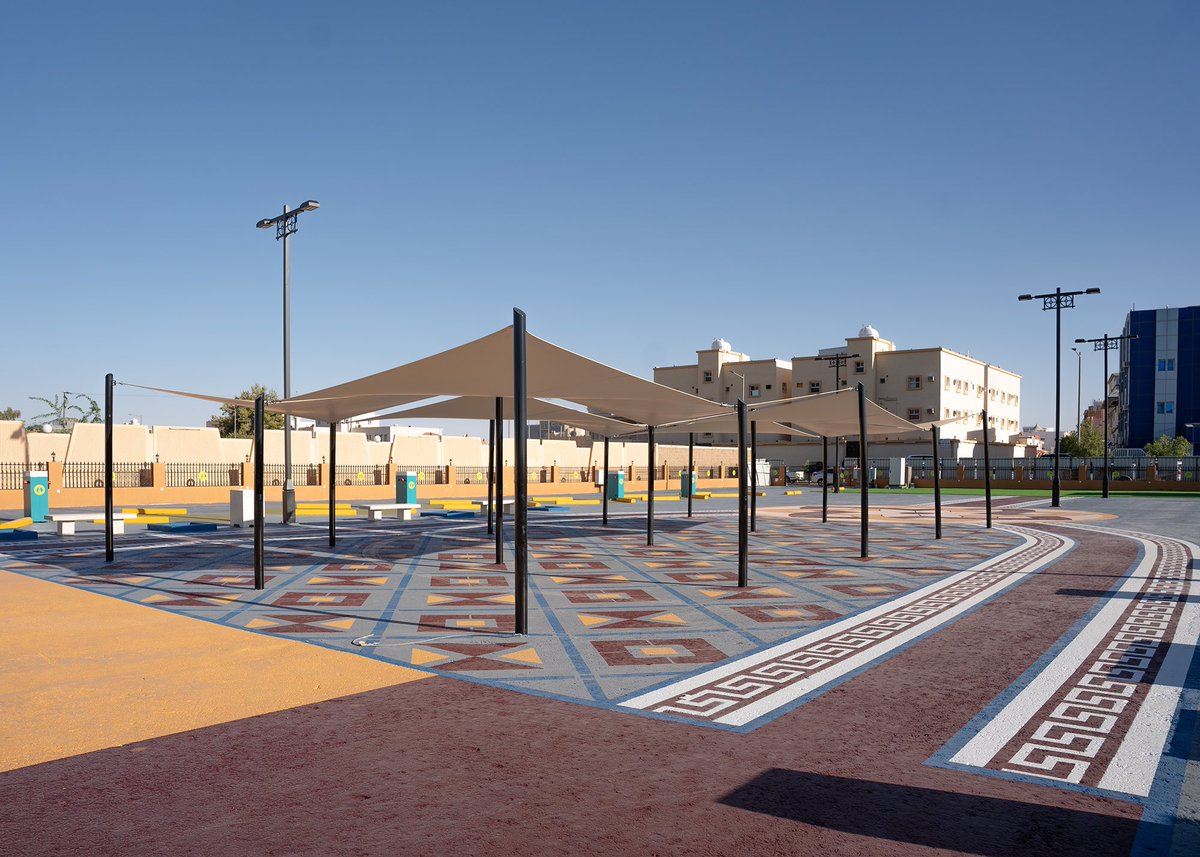 amanataljouf's tweet photo. نسبة الإنجاز بلغت 90٪

#أمانة_منطقة_الجوف تــواصل
مشروع حاضنة الأعمـال بـوسـط 
سكاكا بمساحة  تتجاوز الـ5000 
والذي يحتوي على بـنيـة تـحتيـة 
متكاملة لدعم الشباب والعربات 
المتنقلة ومنطقة العاب ومنطقة
بلازا رئيسية. https://t.co/K6oMPw73a0