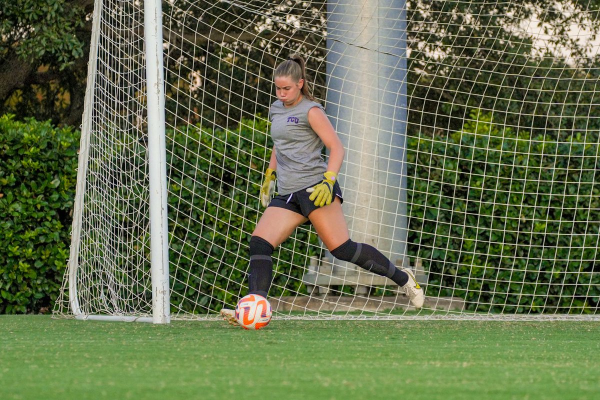 TCUSoccer's tweet photo. Give it up for our goal keepers this morning 🫡

#FIGHT | #GoFrogs https://t.co/MmfTPnSyp7