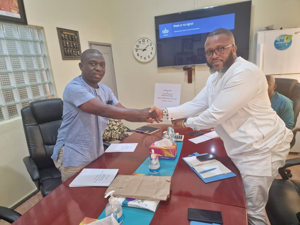 NatCA_sl's tweet photo. OUTGOING DG DANIEL B. KAITIBI HANDS OVER TO INCOMING DG AMARA BREWAH
On Friday  04/08/2023, the erstwhile DG Daniel B.  Kaitibi officially handed over the reigns of leadership at NatCA to DG Amara Brewah. https://t.co/kkbJxm3pFY