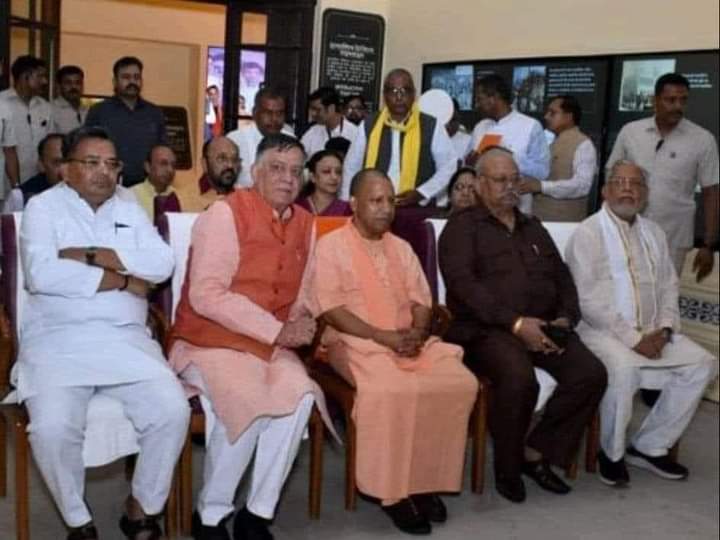 police_mitra_'s tweet photo. किसी को कुर्सी मिली किसी को  मिला stool.
 भाजपा की बैठक में मगरूचाचा बनें है fool.

bjp में पिछड़ों का सम्मान क्या सम्मान होता है?

🤣🤣🤣🤣😂 https://t.co/cOaX3cV9AH