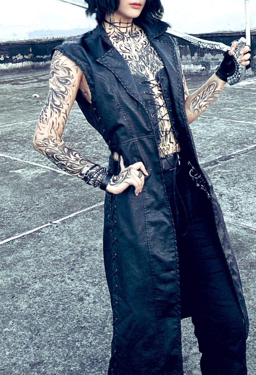ruazhua's tweet photo. #DMC5 #V #DevilMayCry #cosplay
“I curse my stars in bitter grief and woe, that made my love so high and me so low.”
【The bangs are upside down because they're selfies😭】 https://t.co/N7zlAOQx45