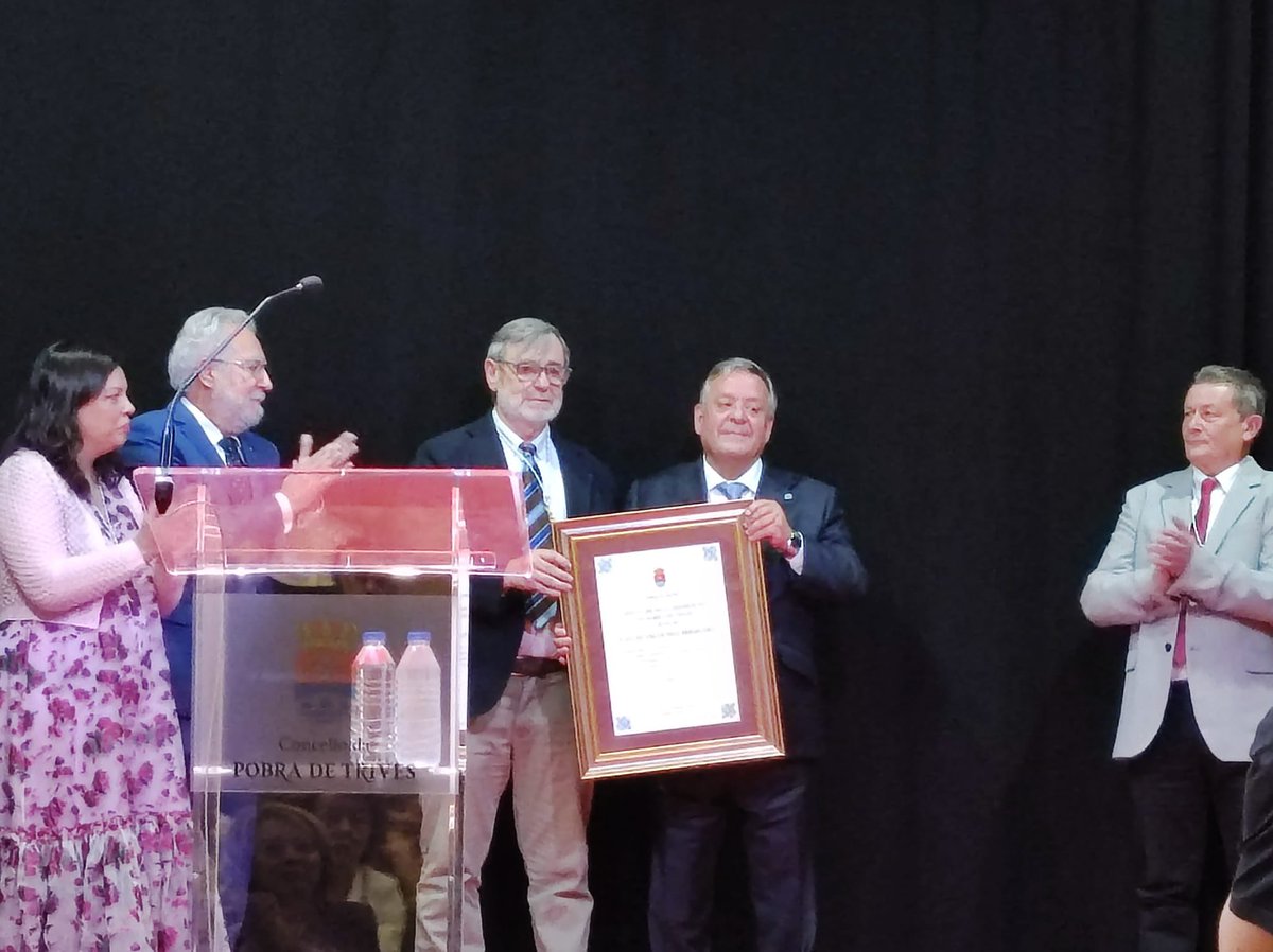 El pasado 5 de agosto el Dr. Julio Ancochea, Jefe de Servicio de Neumología del Hospital de la Princesa fue nombrado Hijo Predilecto del Concello da Pobra de Trives, su pueblo natal. ¡Enhorabuena Julio!