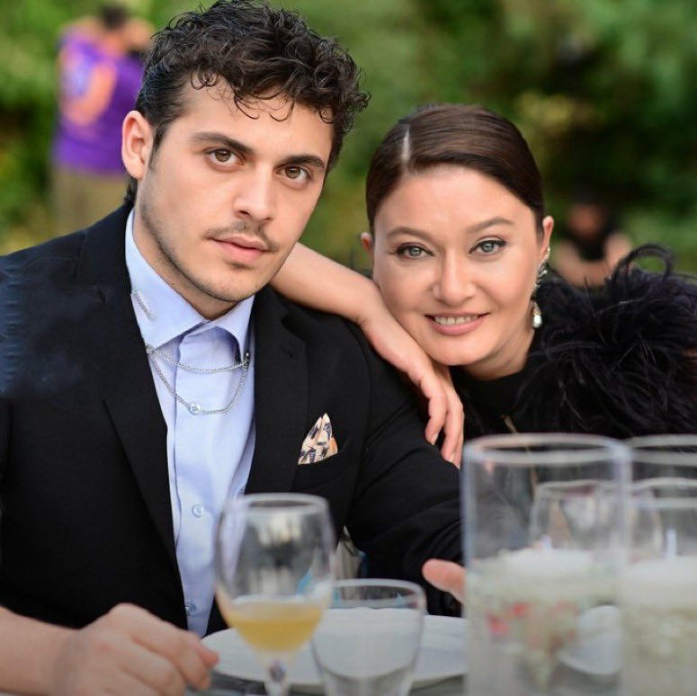 vmselcukkarli's tweet photo. Elanur hanımla heyecanla yeni bölümün başlamasını bekliyoruz😉🤍Saat 20:00’de KanalD’de buluşalım🫠

#VedaMektubu https://t.co/jPLSjlKYvG