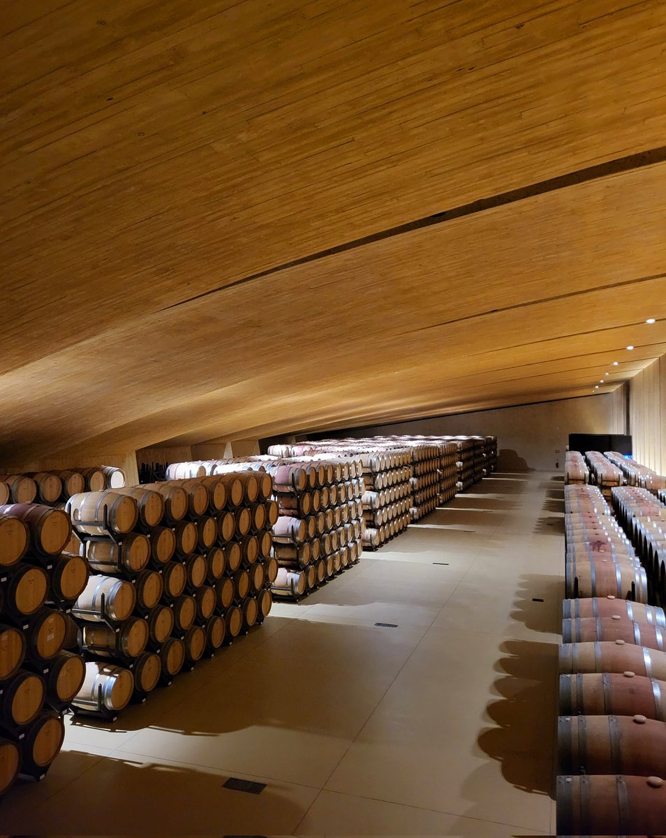 Balateu's tweet photo. Visitant el nou celler de Perelada, dissenyat per RCR-Arquitectes. Impressionant i majestuós!
@Perelada @RCRArquitectes #Peralada #Perelada #NouCeller https://t.co/Jw6A9FHOOB