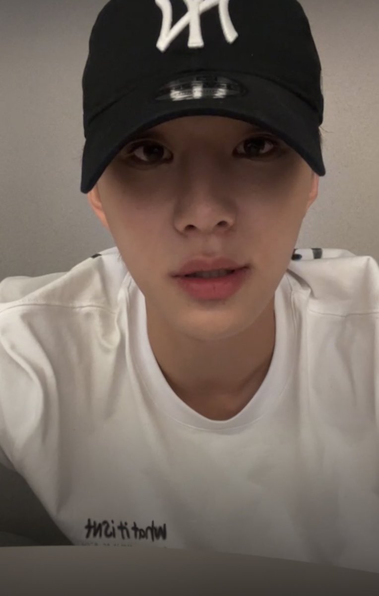 귀한(?) 김정우 정색 짤.. 사생X한테 전화와서 라방 계속 끊기는 상황 그 찰나의 얼굴🧎🏻‍♀️🧎🏻‍♀️🧎🏻‍♀️

(하지만두번다시이런일이생긴다면그사생을사형에처할것임