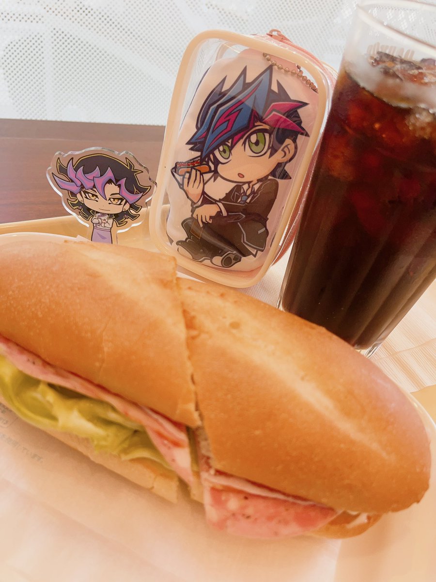 「お昼はゆーさくにサンドイッチ作るアイちゃんでした」|タクミ🌟のイラスト