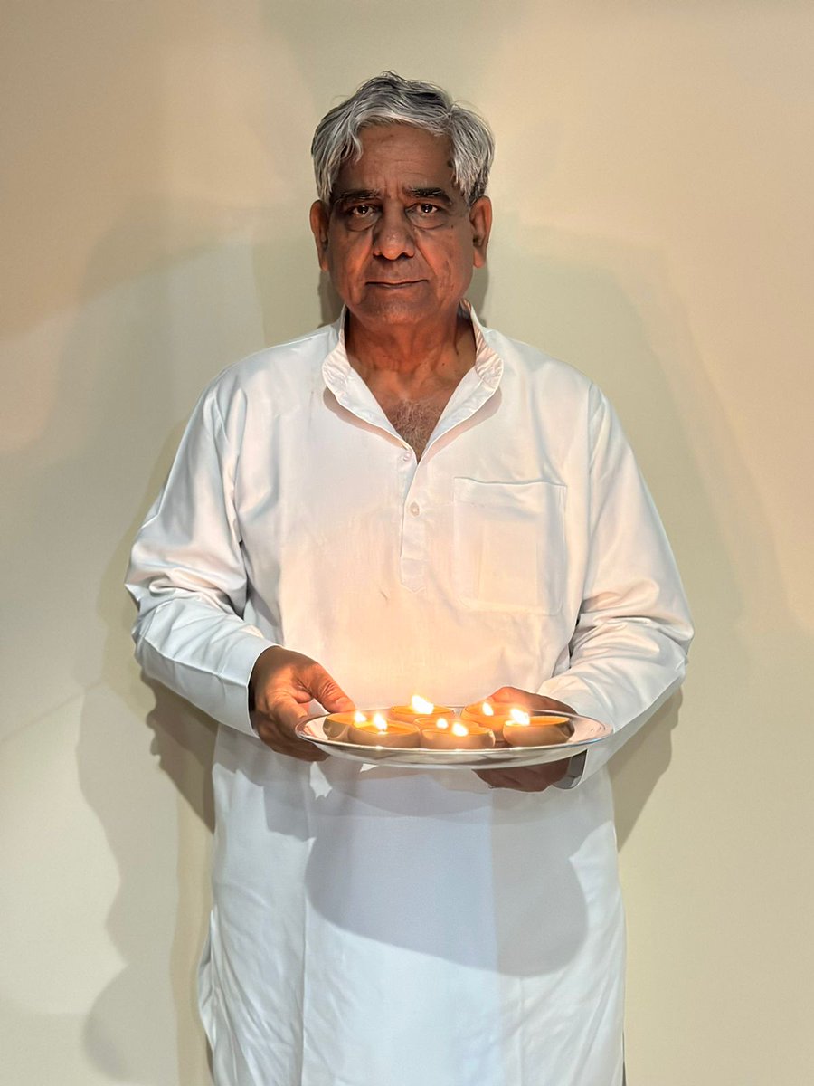 आज जिला नीमकाथाना के स्थापना दिवस पर घर में दिया रोशन कर उत्सव के रूप में मनाया।
मैं ईश्वर से प्रार्थना करता हूं कि जिला नीमकाथाना का हर घर हमेशा सुख और समृद्धि की रोशनी से जगमग रहे... मेरी ओर से सभी क्षेत्रवासियों को ढेरों बधाई एवं शुभकामनाएं प्रेषित करता हूं।
#जिला_नीमकाथाना