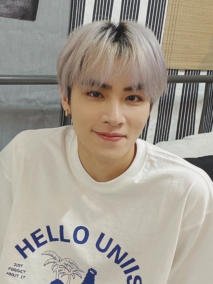O_jin07's tweet photo. 샤오쥔
#WayV #웨이션브이
#XIAOJUN 
#HAPPYXIAOJUNDAY
#PrinceofLoveXIAOJUNday
＃省俊0808生日快乐
#세계로맨티스트강아지의날_샤오쥔생일 https://t.co/m2AxzxmGlX