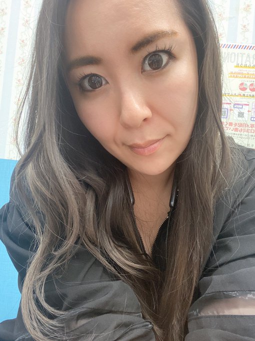 マイ❤️ハッピーバースデー🎉🎂 もう年齢数えたくないけど笑 無事に1年過ぎました☝️ 今年も皆さま応援よろしくお願いします✨ https://t.co/Fti8moRv6m<a href="/tag/%E9%9D%92%E5%B1%B1%E8%91%B5"class="tags"><span>#青山葵</span></a><a href="/tag/%E3%82%AB%E3%83%83%E3%83%88"class="tags"><span>#カット</span></a><a href="/tag/%E3%82%AA%E3%83%BC%E3%83%90%E3%83%BC%E3%82%B5%E3%82%A4%E3%82%BA"class="tags"><span>#オーバーサイズ</span></a><a href="/tag/%E6%9C%80%E8%BF%91%E3%81%AE%E3%81%82%E3%81%9F%E3%81%97"class="tags"><span>#最近のあたし</span></a>