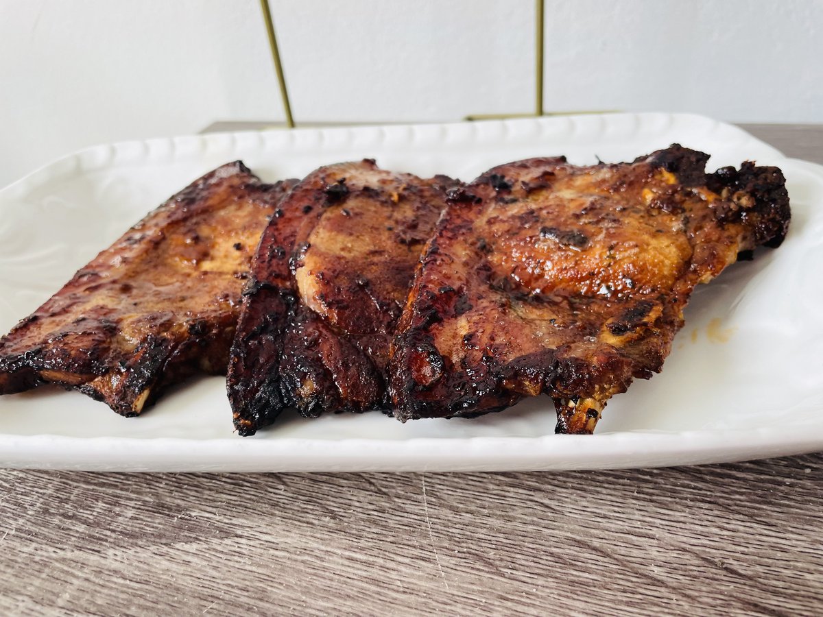 MissLesegoS's tweet image. What would you serve these juicy pork chops with? 😋🥩

#CookingWithLesego #porkchops