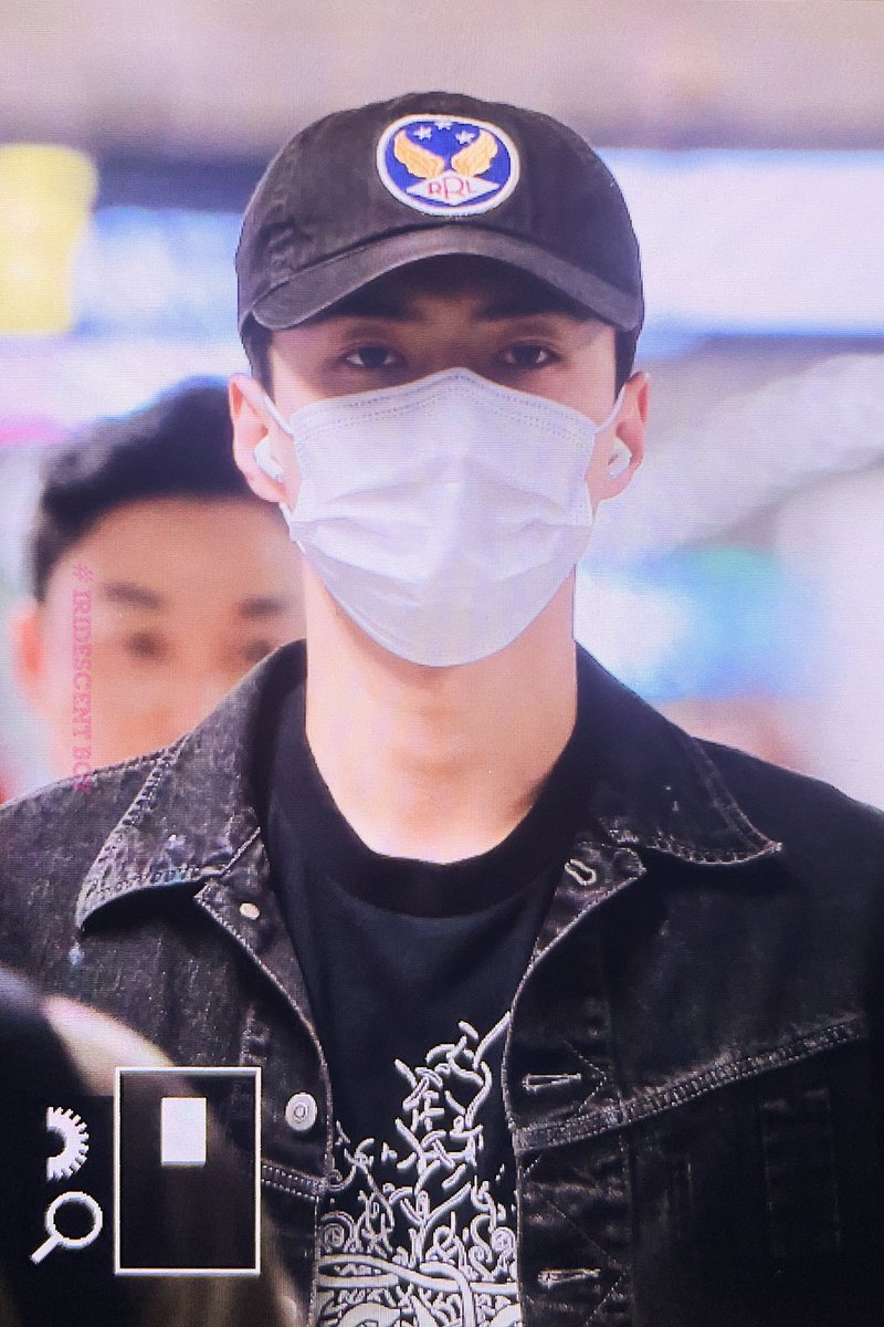 iridescent_boy's tweet photo. 230807 BKK 안전비행✈️

#세훈 #SEHUN #吴世勋 @weareoneEXO https://t.co/J0s1uOfvTt