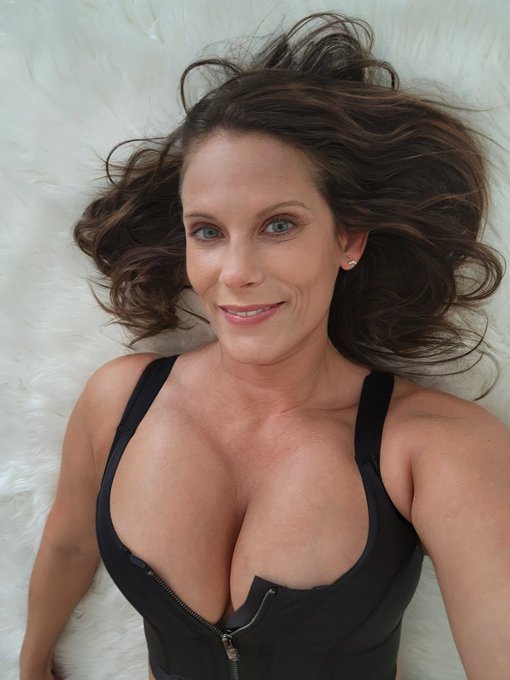 Happy Monday hunny https://t.co/wO2NZvorcH