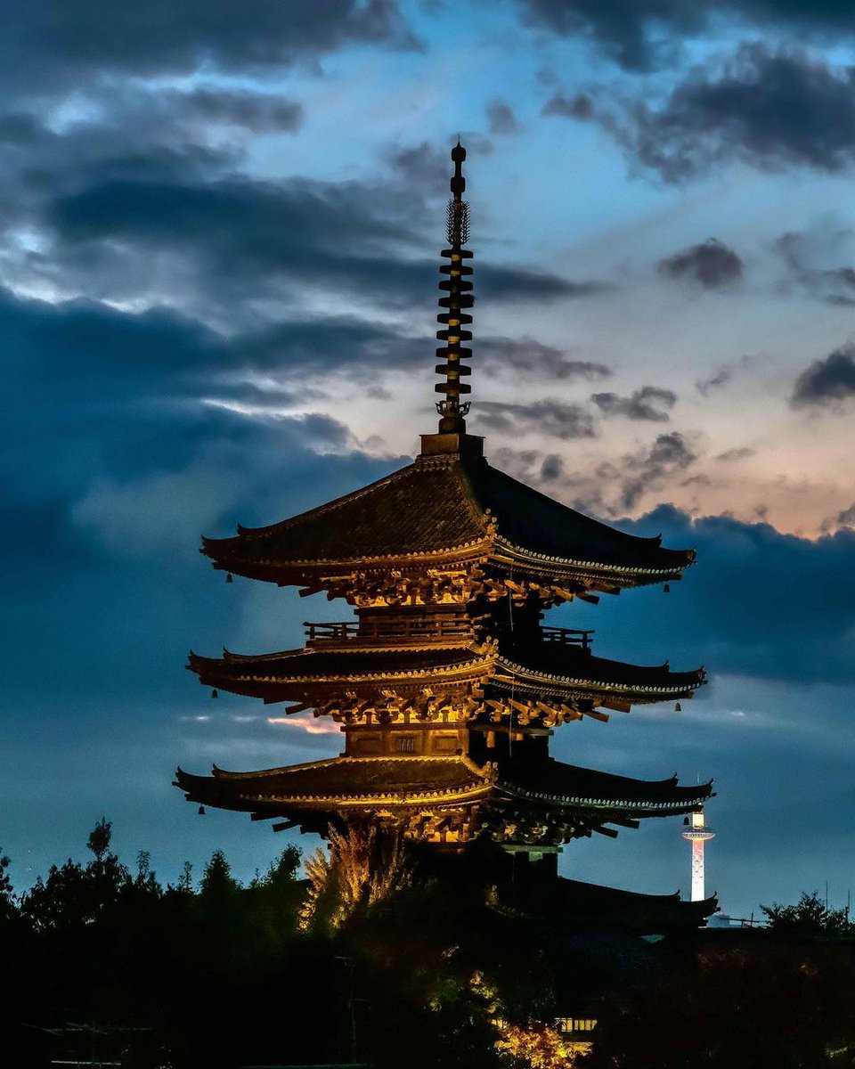 八坂の塔
霊応山　法観寺
 
.
.
.
#八坂の塔
#京都
#京都観光
#京都旅行
#京都東山
#kyotojapan
#kyototrip
#kyototravel
#nipponpic
#日本の風景
#日本の景色
#京都散策
#nightimages
#nippon_lovers
#1x_japan
#explorejpn
#visitjapanjp
#kf_gallery
#daily_photo_jpn