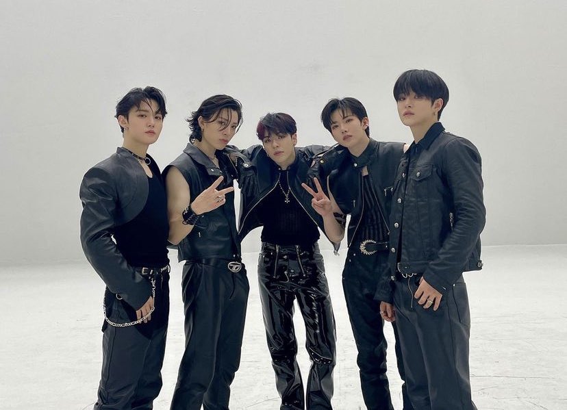 SOULMATESJlKYU's tweet photo. [yg_treasure_official] Instagram post
230807

“TR3ASURE ANNIVERSARY PHOTO DUMB #4” 

@treasuremembers #TREASURE #트레저 #T5 https://t.co/TjZTQ4ZbQx