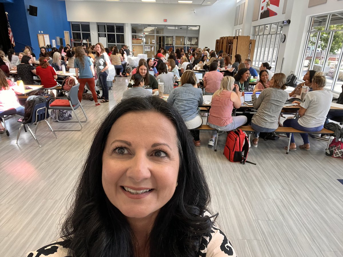 ValentinaESL's tweet photo. Hey @CFBElem_MLP thank you for the   important work you do serving multilingual learners and their families. I’m honored to be part of it! #ReadingWritingELs https://t.co/ZtBaY3AKiO