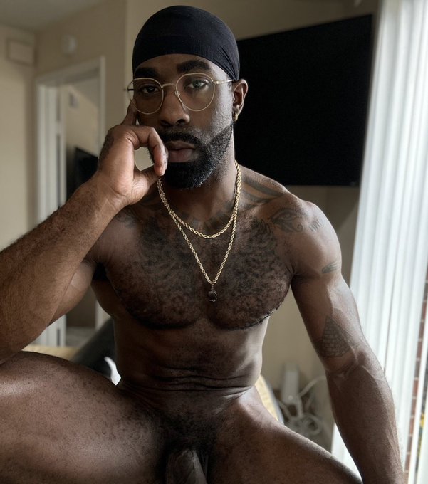 "Embracing vulnerability and celebrating the human form in its purest state. Remember, confidence comes<a href="/tag/artisticreality"class="tags"><span>#artisticreality</span></a>