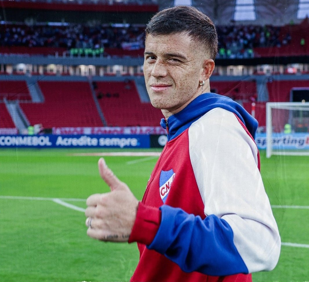 MessientoBolso's tweet image. El gol se inventó en 1700.

Gente en 1699: