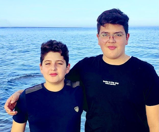 sezgintascisezo's tweet photo. Canım toruncuklarım.ayağiniza taş değmesin,sacinizın teline tirnağiniza zarar gelmesin diye üzerinize titrediklerimiz.size neler oldu kuzularım,can parcalarımm evlatcıklarım.bu nasıl bir ateş ?nasıl bir acı?!!!!!
#AlpAkın
#DorukAkın
#isiasortakdavamız 
#DUYUN #ARTIK #SESİMİZİ 😡 https://t.co/rNLzNmS3ls