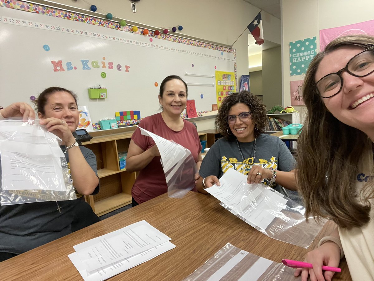 Kaylee Lopez (@mskaiseraisd) on Twitter photo Preparing our “Z” for ziplock bags for parent night <a href="/ReesStars/">Rees Elementary (Performing & Visual Arts Academy)</a> #LifeOfAStar2023 #Kinderteam Preparing our “Z” for ziplock bags for parent night <a href="/ReesStars/">Rees Elementary (Performing & Visual Arts Academy)</a> #LifeOfAStar2023 #Kinderteam