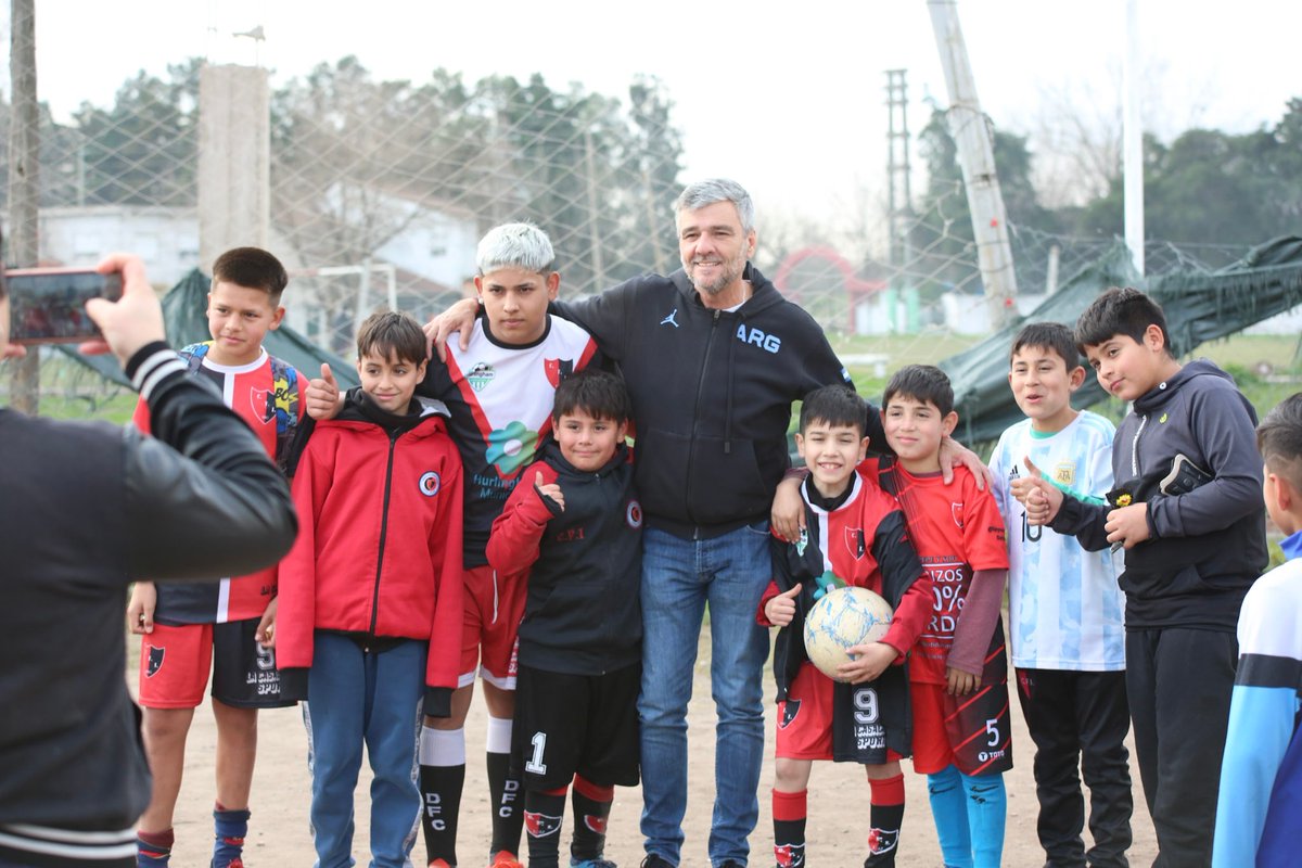 JuanZabaletaOK's tweet photo. Con los pibes y las pibas, con mis vecinos y vecinas, siempre pensando en ampliar derechos.

Siempre donde tengo que estar, #SiempreAcá ❤️ https://t.co/G4571XPZkK